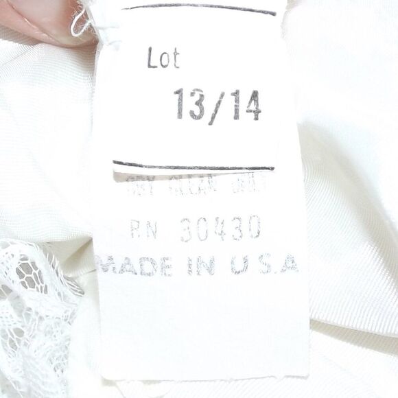 Vintage WEDDING Dress, 8, White Lace, Drape Shoulders, High Collar, Sleeveless - Picture 13 of 13